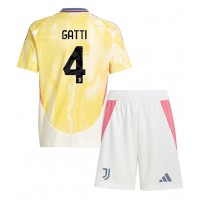 Echipament fotbal Juventus Federico Gatti #4 Tricou Deplasare 2024-25 pentru copii maneca scurta (+ Pantaloni scurti)